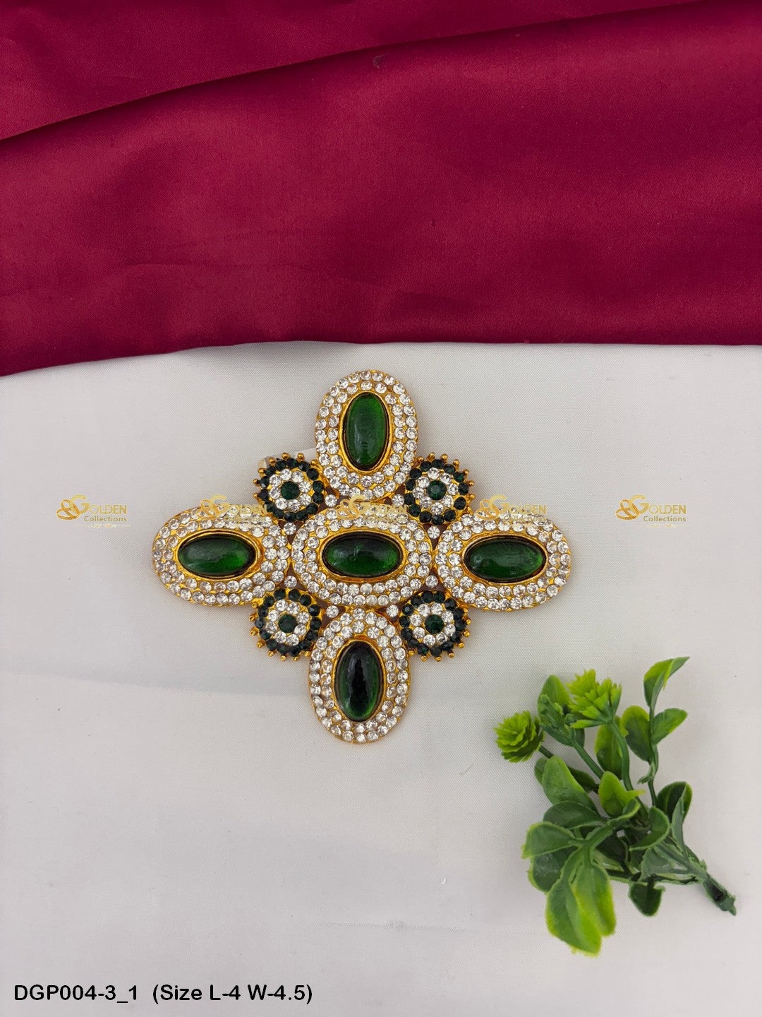 Deity Jewellery Pendant Goldencollections Size: 4 x 4.5, Color: Green, Style: Pendant Image 1