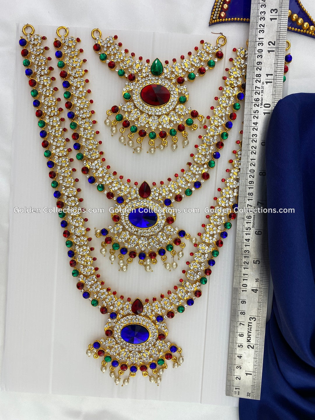 Ornate Jewellery Set for Divine Adornment-GoldenCollections 2